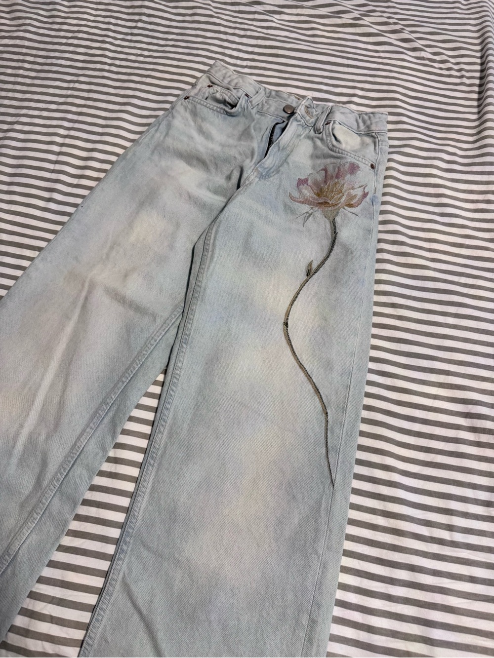 Zara Light Blue Wide-Leg Jeans with Embroidered Flower